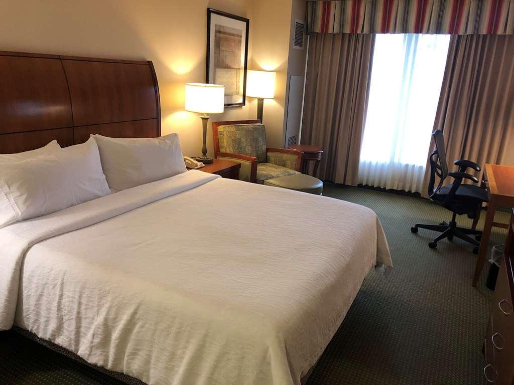 Hilton Garden Inn Addison Zimmer foto