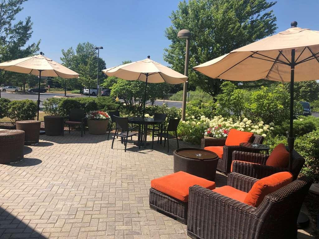 Hilton Garden Inn Addison Exterior foto