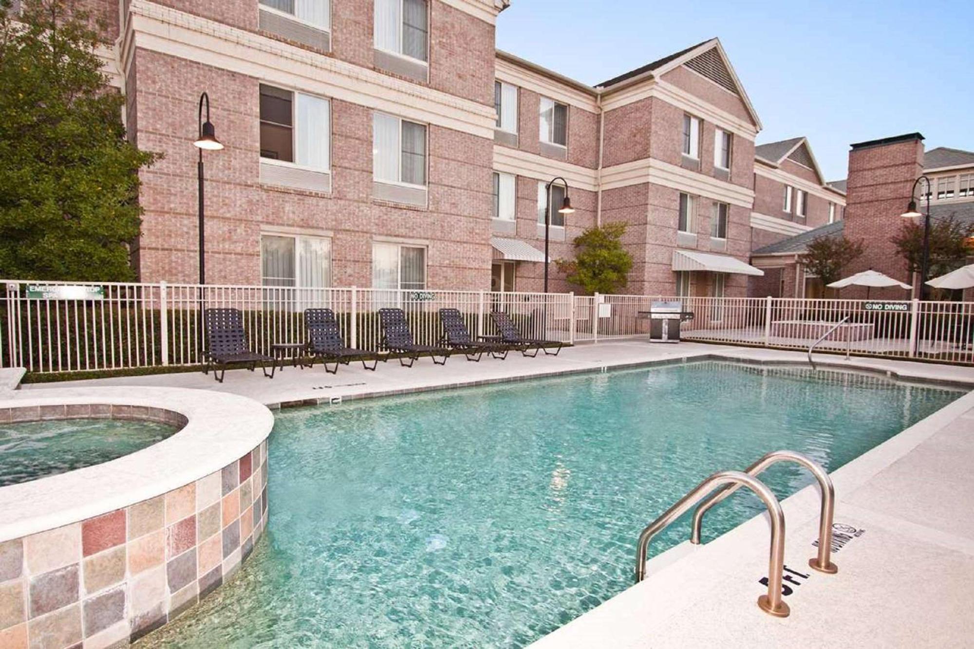 Hilton Garden Inn Addison Exterior foto
